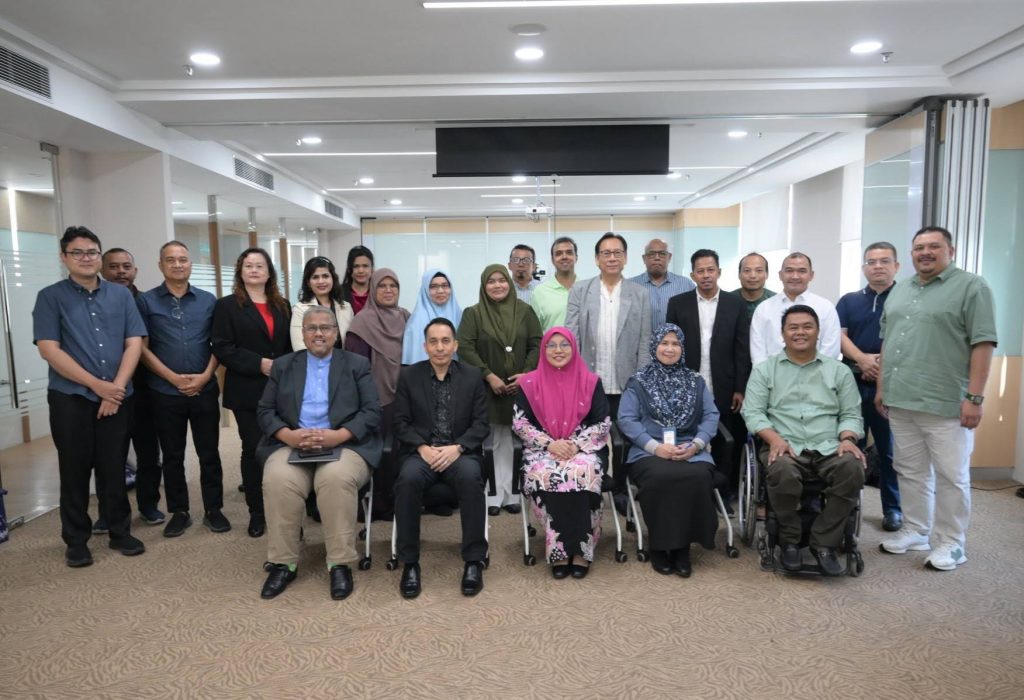 OUM’s Alumni Association Meets for the First Time!